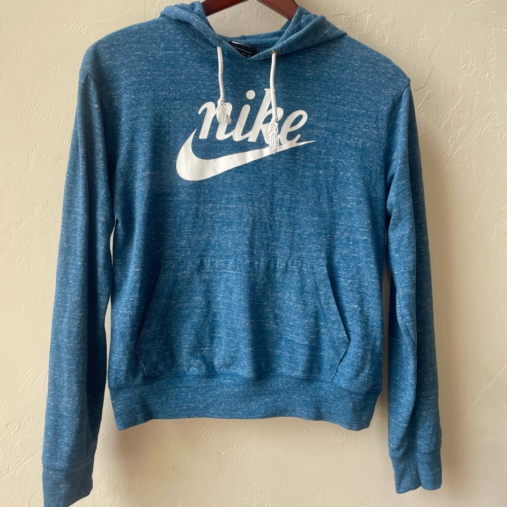 Nike women’s blue and white lightweight hoodie/sweatshirt
